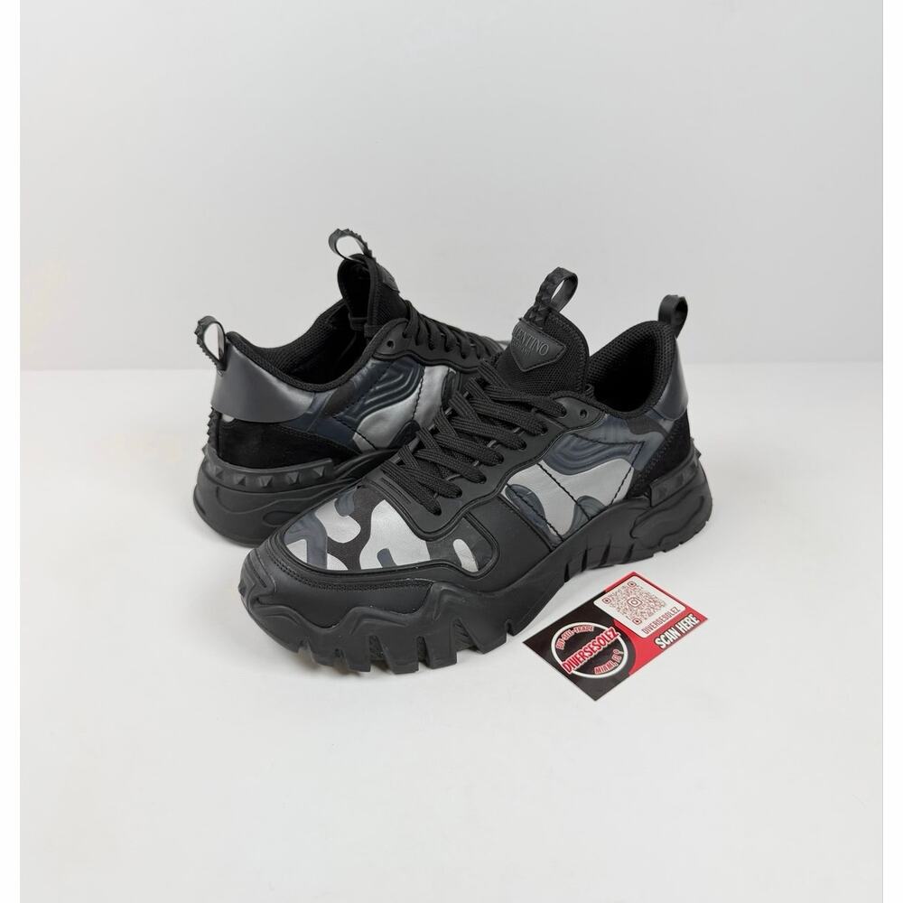 Size 41EU/8US - Valentino Garavani Rockrunner